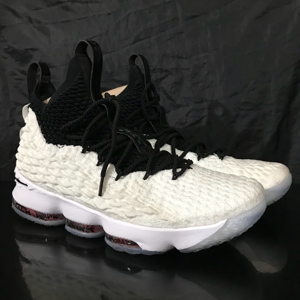 Nike Lebron 15